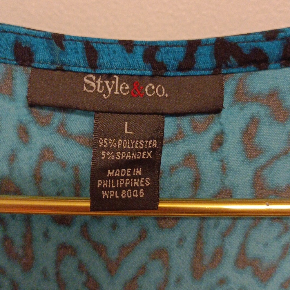 Ladies top - Picture 2 of 3